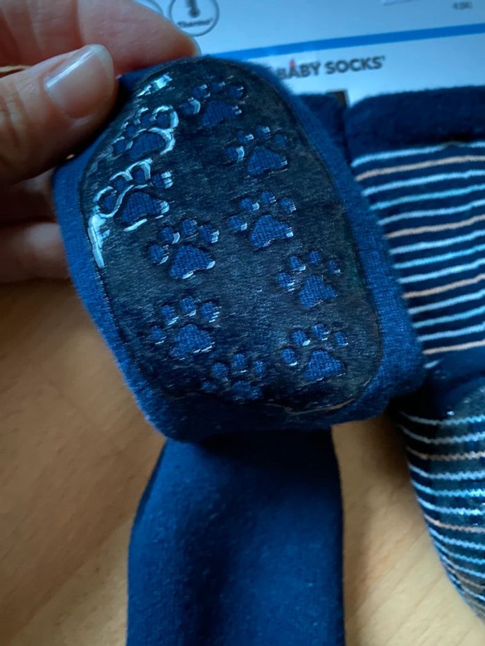 Lot de 2 paires de Chaussettes anti dérapantes « tigre » Taille 18-22 - photo numéro 5