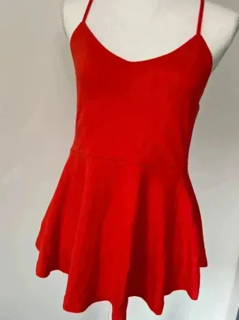Joli Top rouge taille 36