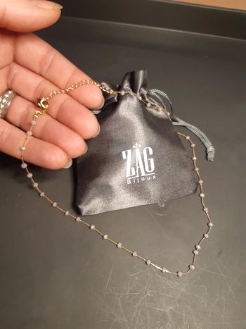Zag collier ras de cou en acier inoxydable stainlaiss steel + pochette en tbe