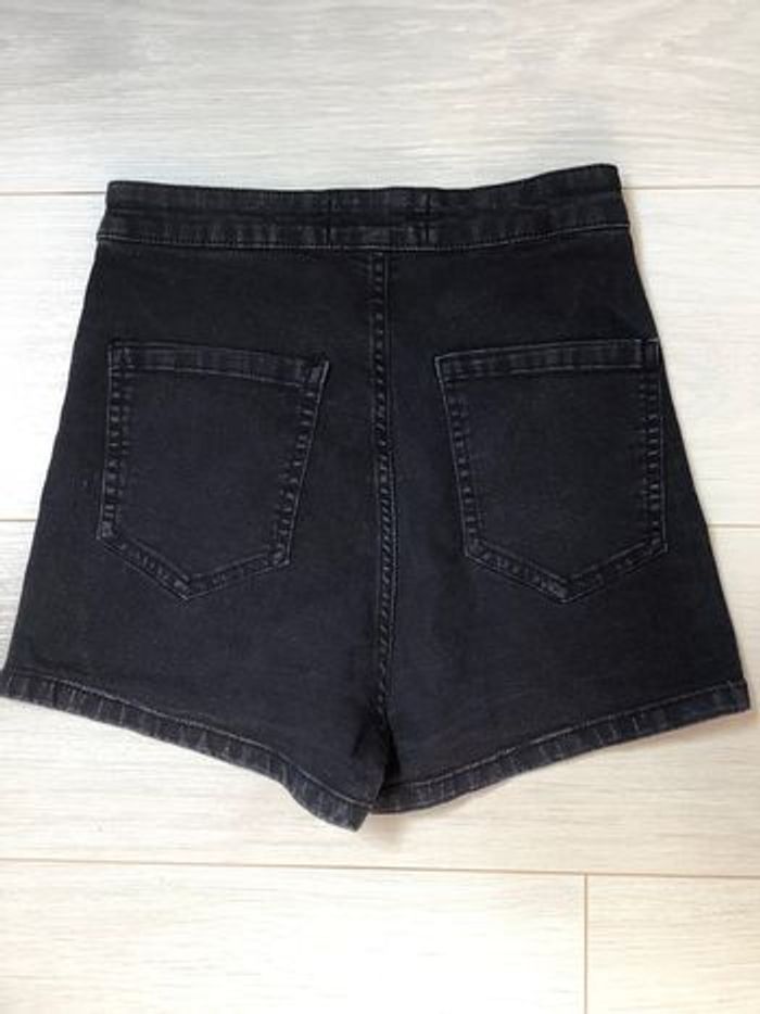 Short Jennyfer taille 34 - photo numéro 2