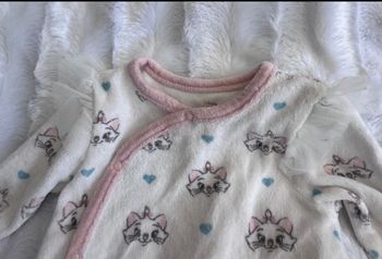 Grenouillère en velours…volant de tulle sur les épaules