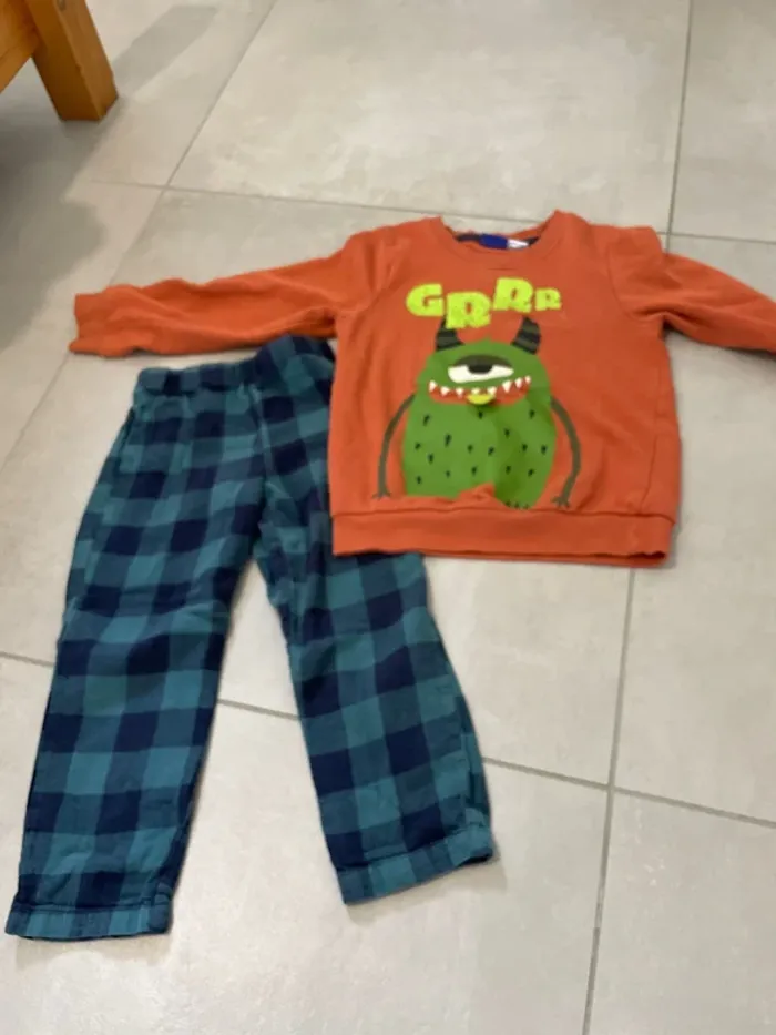 Lot bas de pyjama + pull