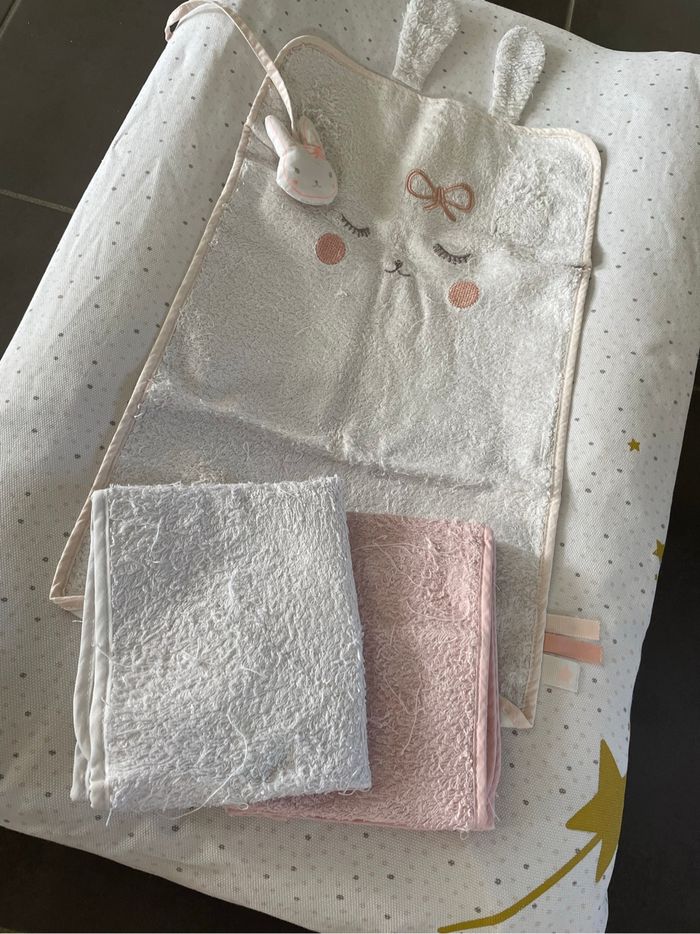 Matelas à langer avec housse lapin + 3 tapis de change - photo numéro 3