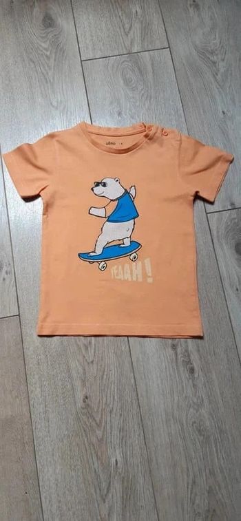 Tee-shirt MC gémo orange "ourson sur skate" 4 ans en très bon état