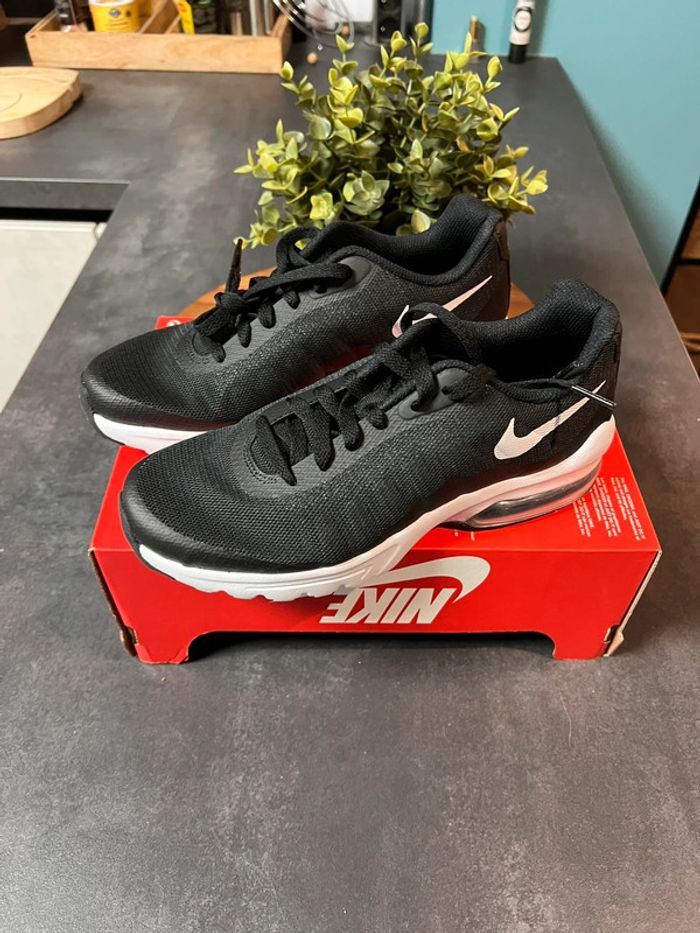 Basket Nike homme taille 38.5 - photo numéro 2