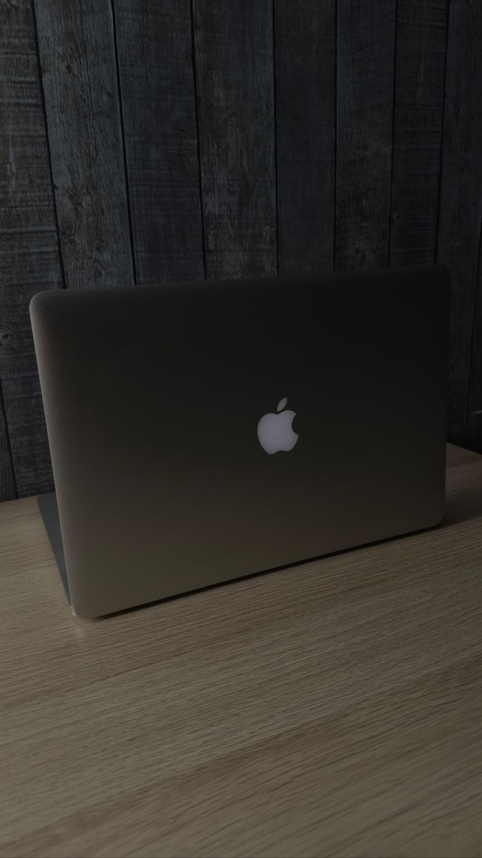 Apple MacBook Pro avec écran Retina MJLQ2LL/A - Mi-2015 - Core i7 2.2 GHz 16 Go RAM 256 Go SSD Argen - photo numéro 4