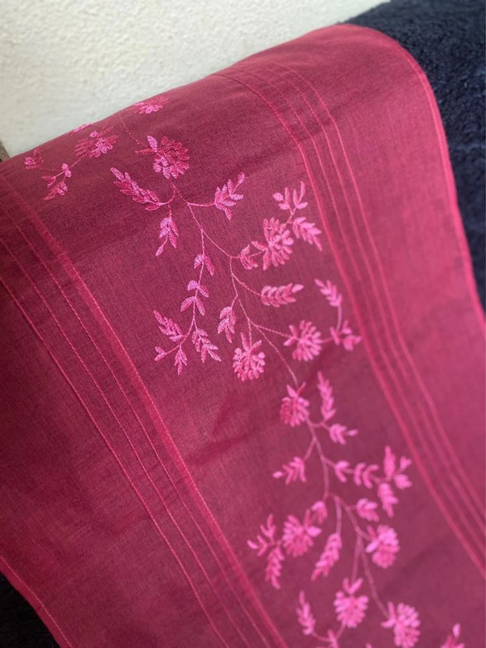 Chemin de table transparent brodé fleurs roses - photo numéro 2