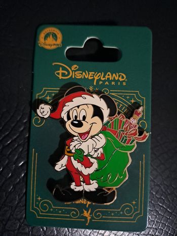 Pin's disney Mickey Noël