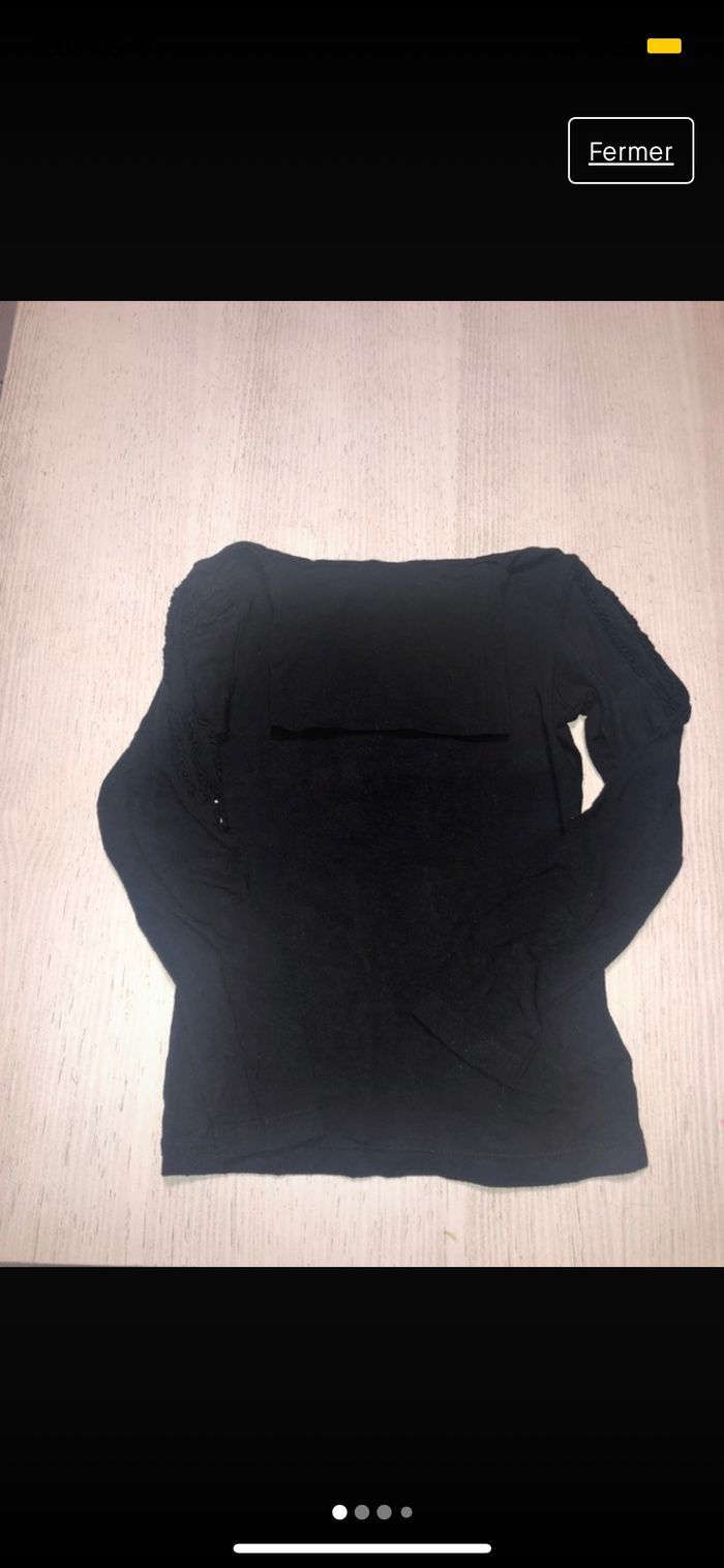 Col roulé noir avec strass sur les épaules