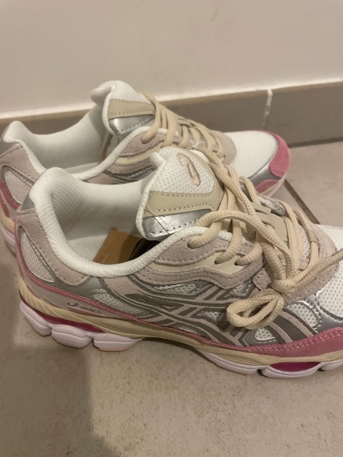 Asics gel rose taille 40 jamais porté - photo numéro 3