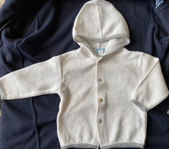 Gilet à capuche rose clair Cyrillus 12 mois