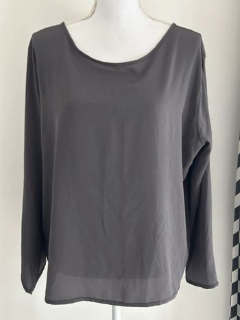 Blouse Grise Manches Longues - Détail de Boutons à l'Arrière - Taille 44