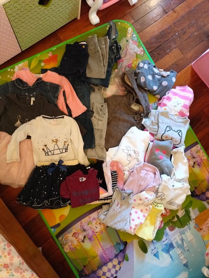 Lot de vêtements fille 24 mois
