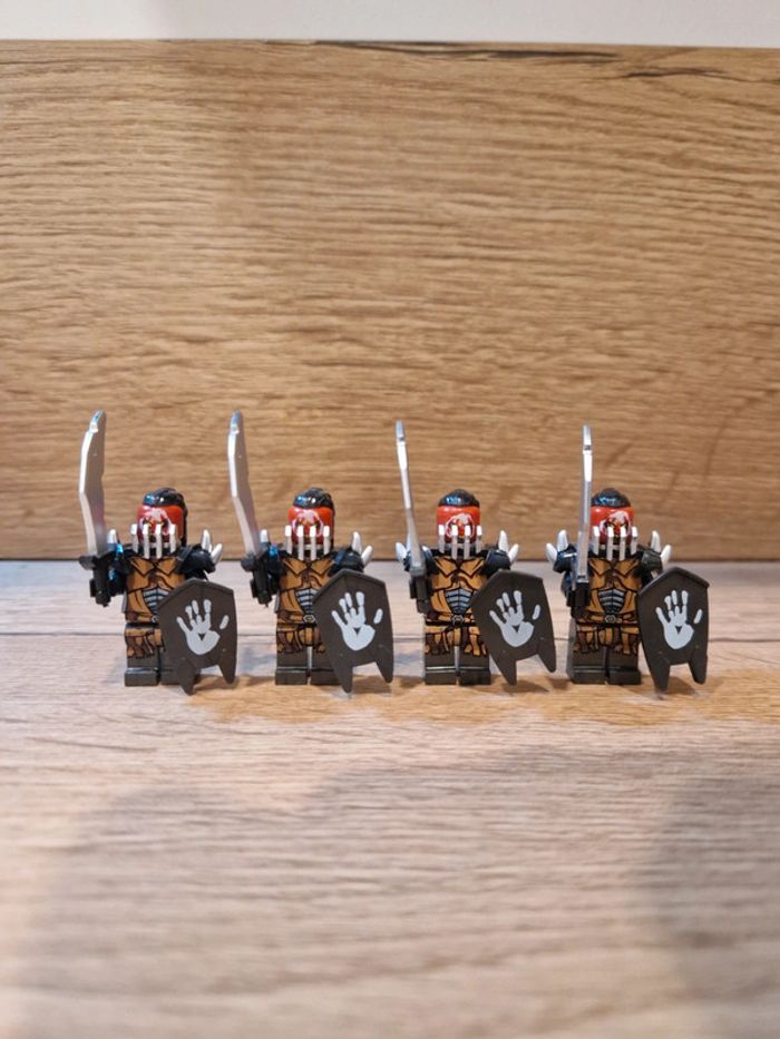 Figurines type lego 4 guerriers orcs seigneur des anneaux