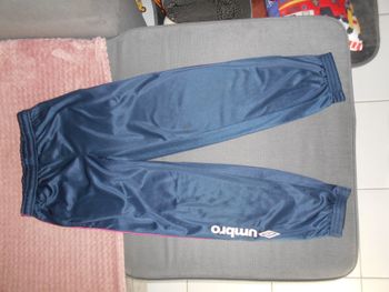 Pantalon (Umbro), taille: 150 cm (correspond à du 12 ans)