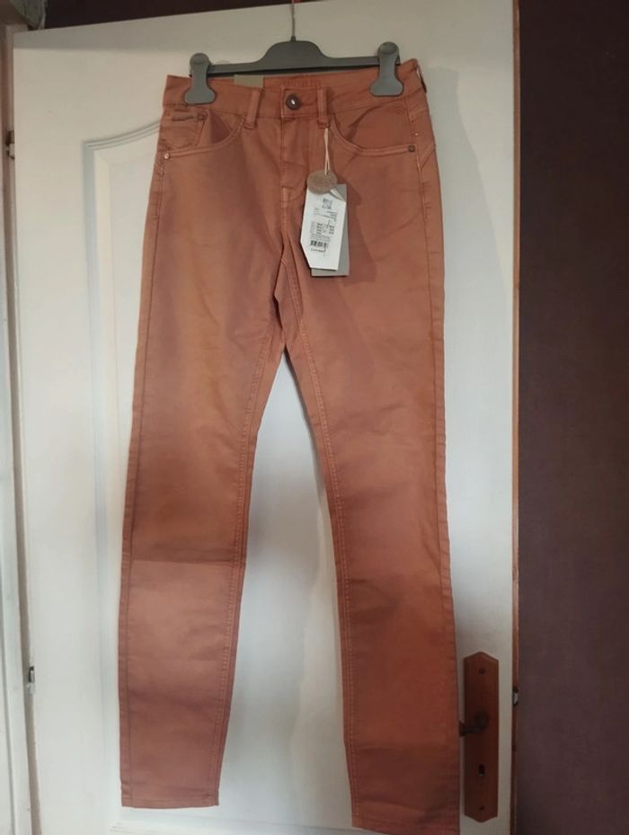 Jean femme neuf Marque Cream taille 26 (36/38) couleur Corail