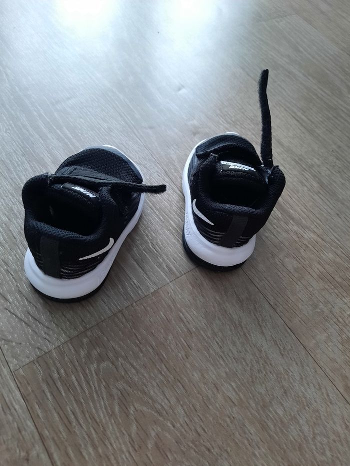 Chaussures Nike taille 17 - photo numéro 6