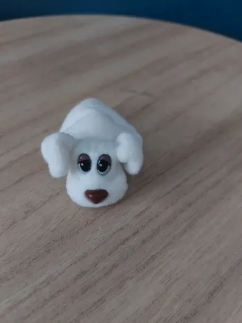 Mini bébé chiot blanc oreilles courtes - Pound Puppies