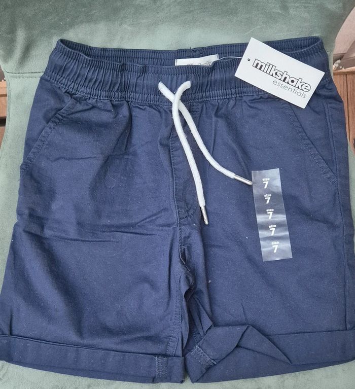 Short neuf taille 7 ans milkshake