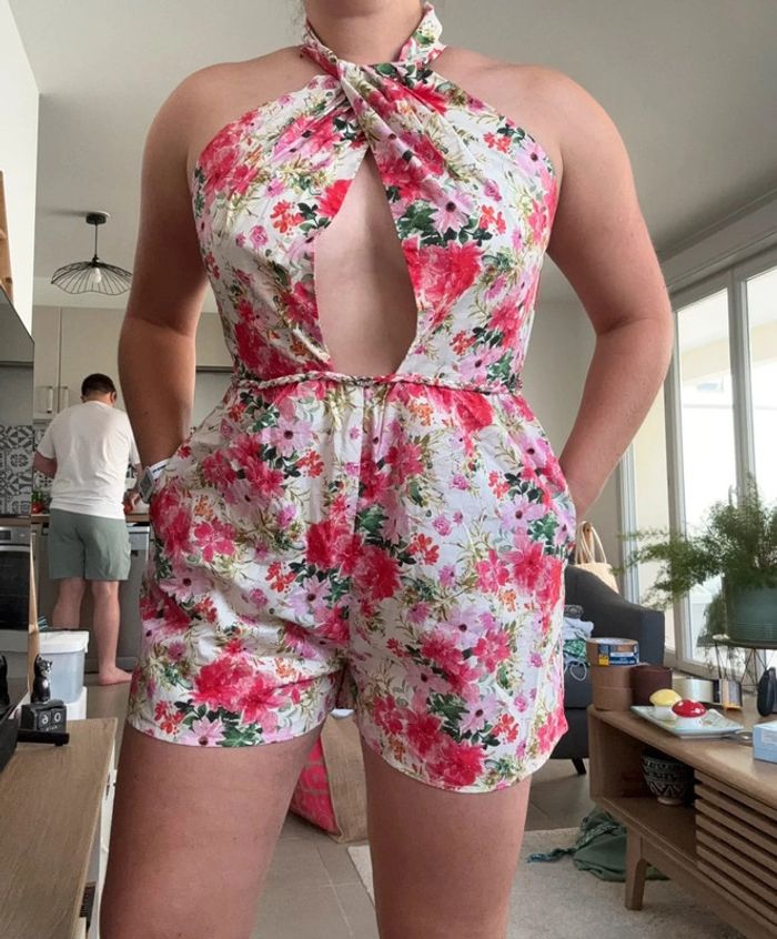 Jolie Combi short à fleurs rose et blanche Kilky taille S/M neuve avec étiquette - photo numéro 2