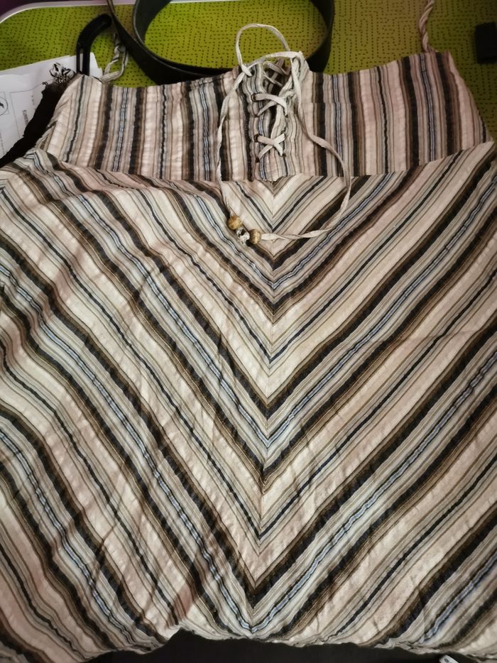 Jupe courte, lacets et perles - photo numéro 3