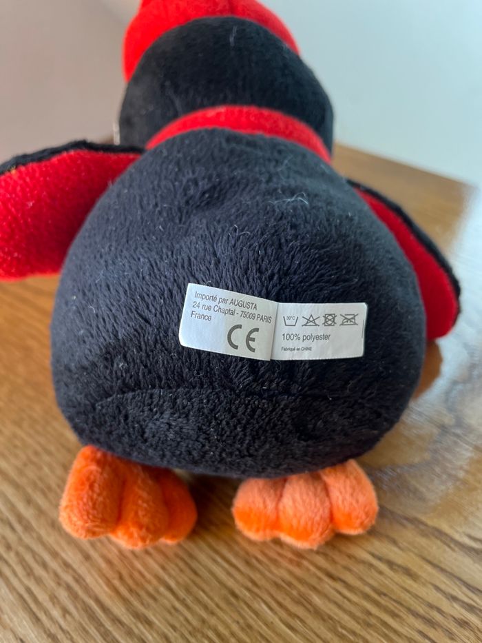Peluche  pingouin de couleur noire , blanche rouge et orange . - photo numéro 4