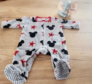 Sur Pyjama  bébé 3 mois