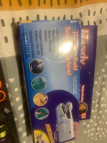 Machine à coudre à main 