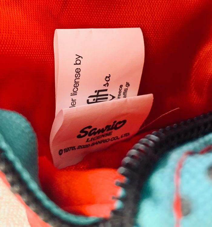 Trousse Hello Kitty vert/rouge Samrio décoré avec strass et glitter - photo numéro 6