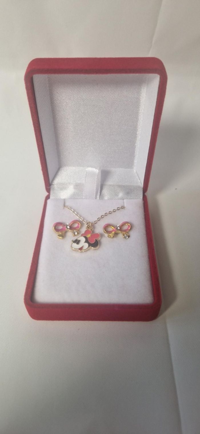 Coffret boucles d'oreilles et collier minnie
