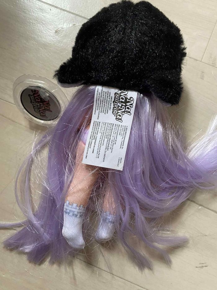 2 poupées  Naf Naf surprise - photo numéro 4