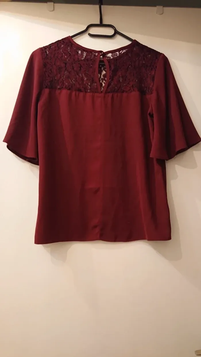 Tee shirt bordeaux decoletté dentelle - photo numéro 3