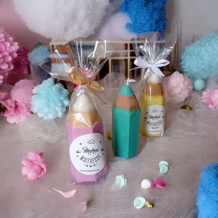 Bougie crayon jaune (Muguet) maîtresse, nounou, tatie - photo numéro 2