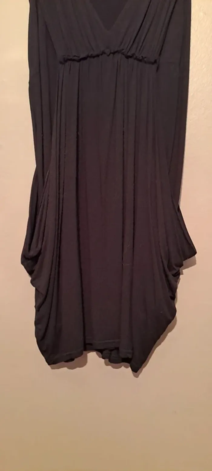 Robe noire manches courtes - Marque Kiabi Woman - Taille 42 - Très bon état. - photo numéro 2