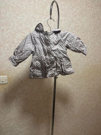 Manteau avec capuche détachable taille 9mois marque tape à l'œil