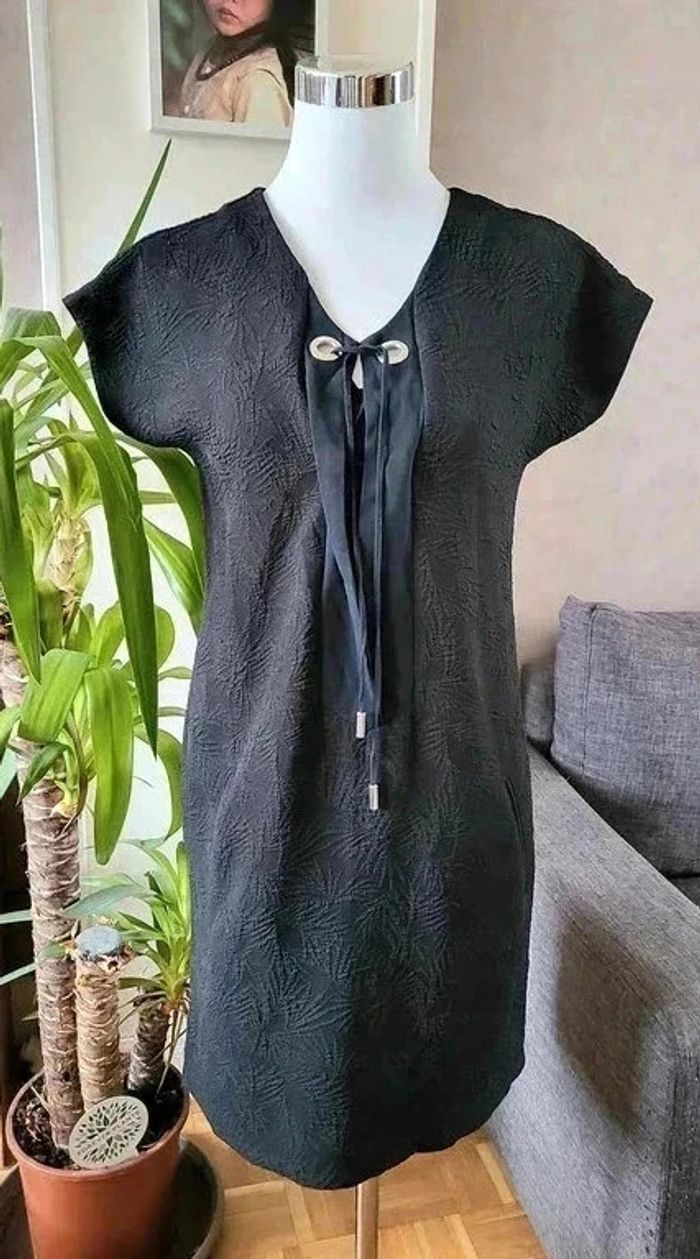 Magnifique petite robe noire IKKS Taille 36