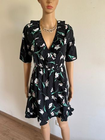 Robe noire et imprimée fleurie à manches courtes taille unique TBE