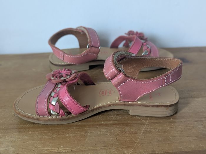Paire sandales scratch été Naf Naf cuir fille taille 28 - photo numéro 4