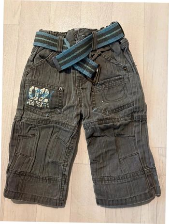 Pantalon 12 mois matière jean kaki avec ceinture très bon état