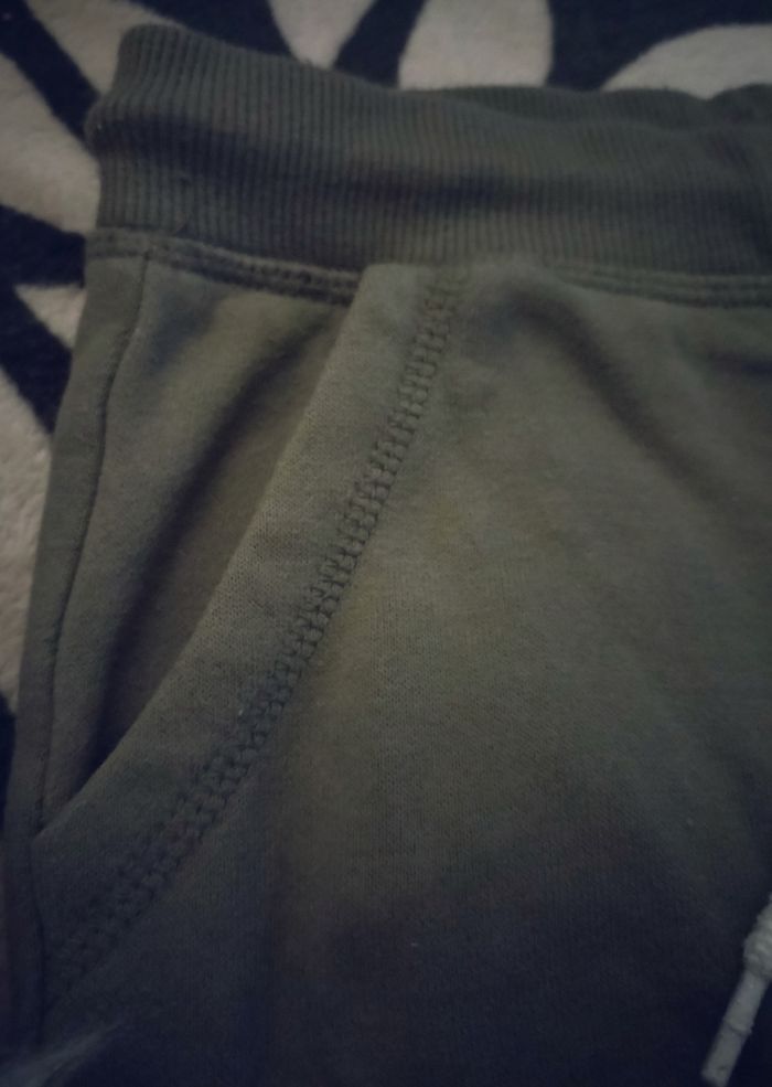 Jooging kaki cordons gris pailleté "Primark" 9/10 ans - photo numéro 3