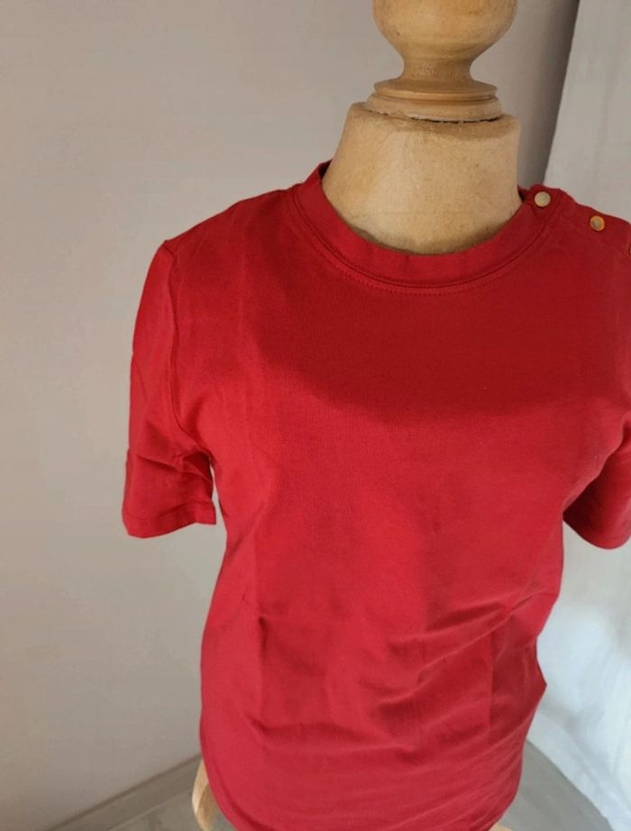 Tee-shirt rouge - photo numéro 3