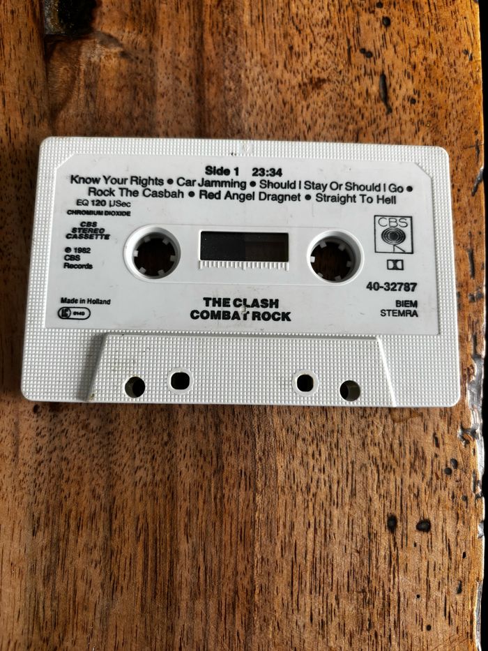 Cassette audio sans jaquette The Clash Combat Rock