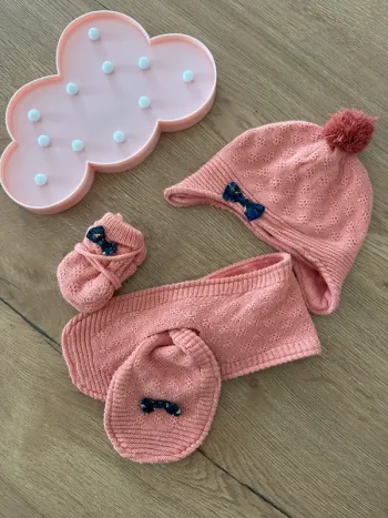 Ensemble bonnet écharpe moufles