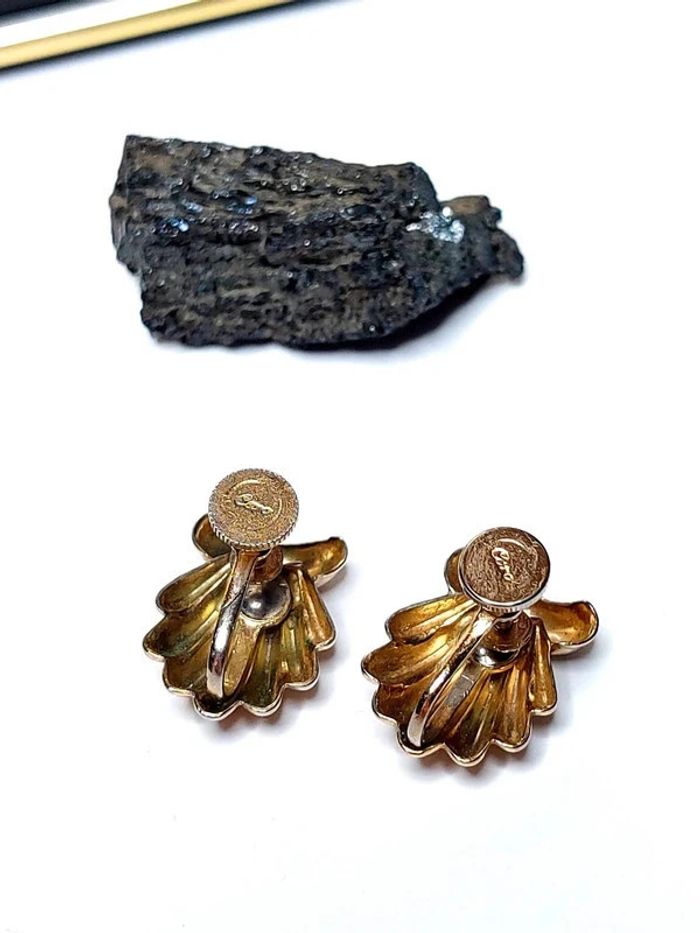 Boucles d'oreilles vintage signées Coro - photo numéro 5