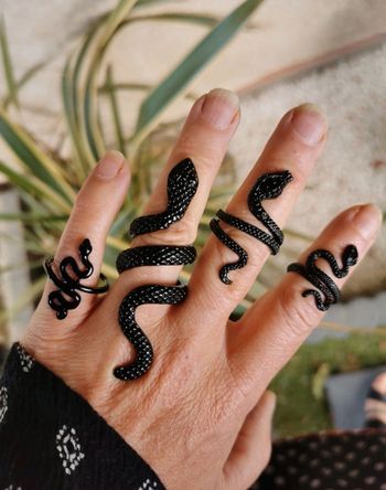 A46 lot de 4 bagues serpent noire gothic rétro