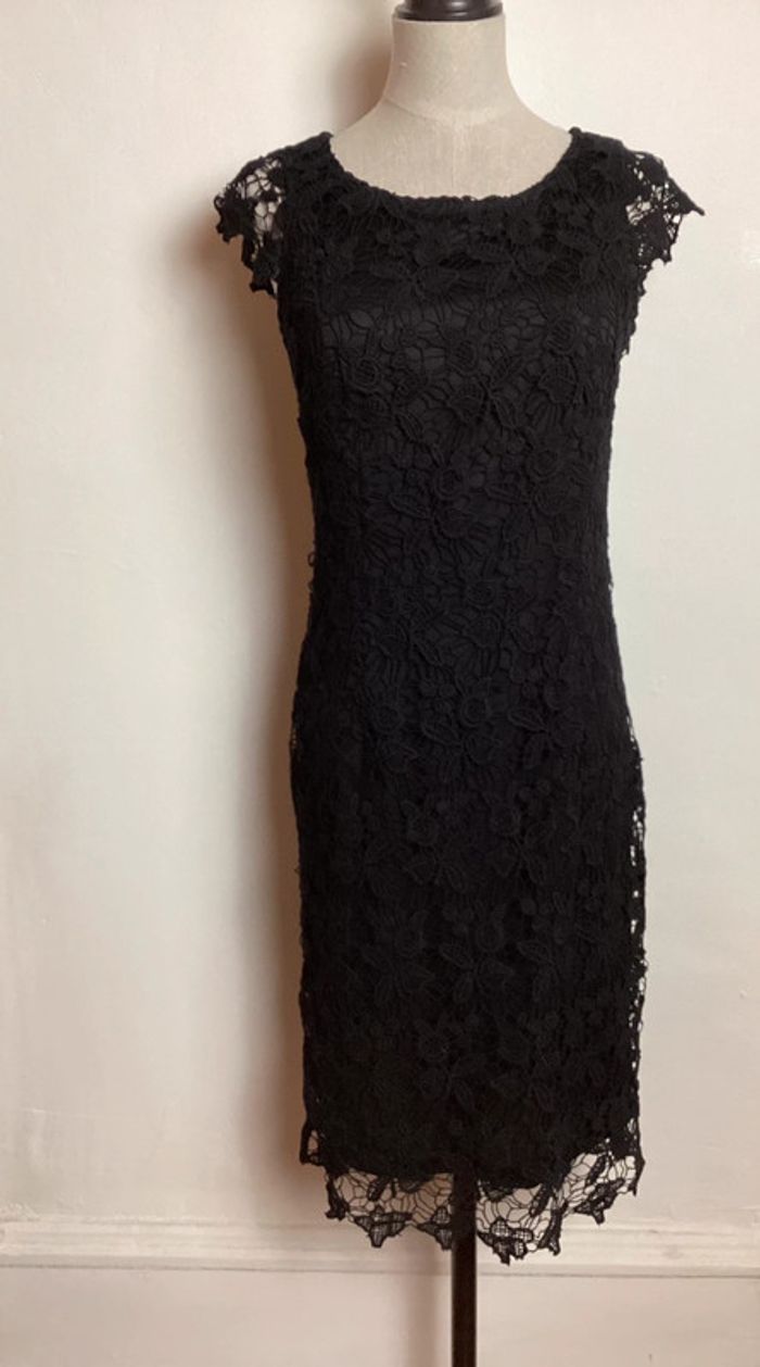 Robe noire brodée Esprit 36