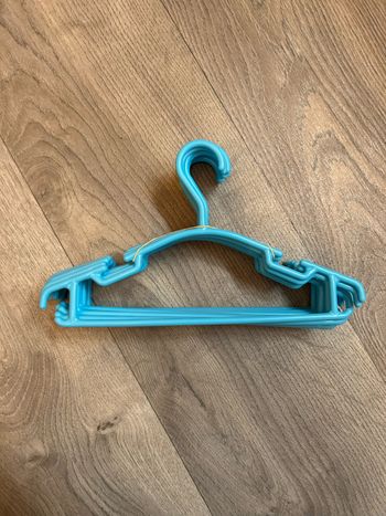 Lot de cintres bébé/enfant