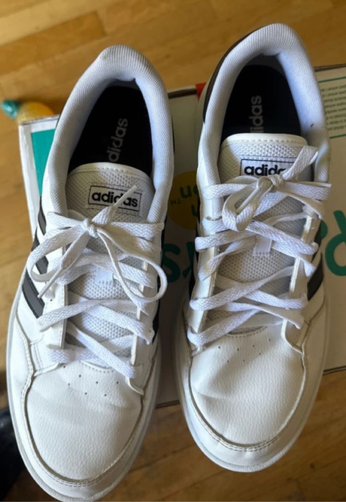 Baskets Adidas blanches - photo numéro 3