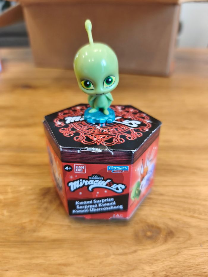 Boîte miraculeuse LadyBug Miraculous 
Kwami surprise WAYZZ