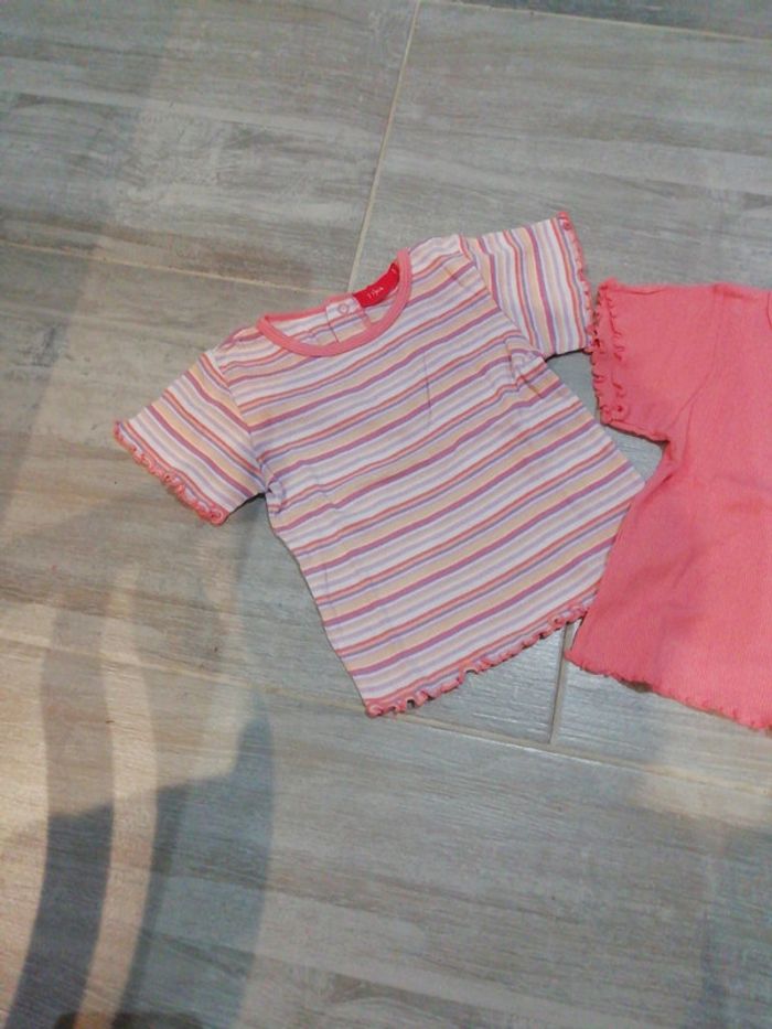 2 T-shirts 12 mois fille - photo numéro 2